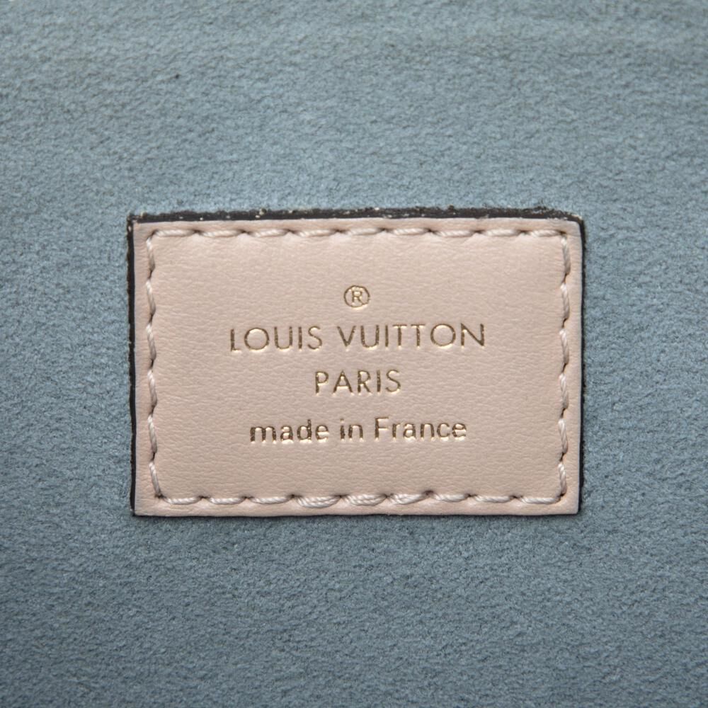 Louis Vuitton On My Side