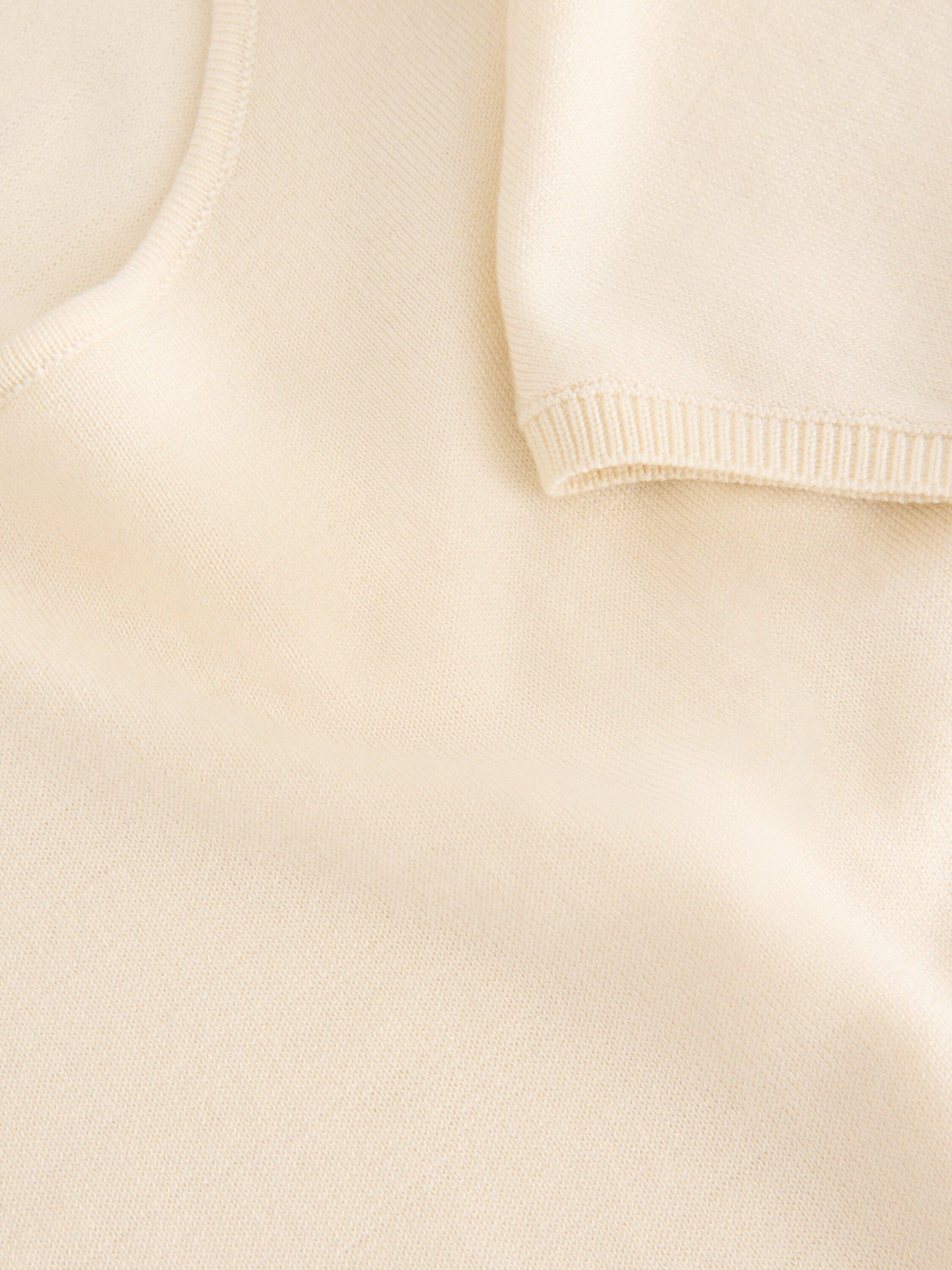 Fine-knit short-sleeved top