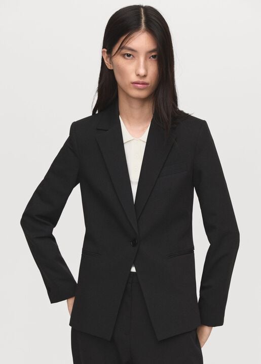 Fitted suit jacket