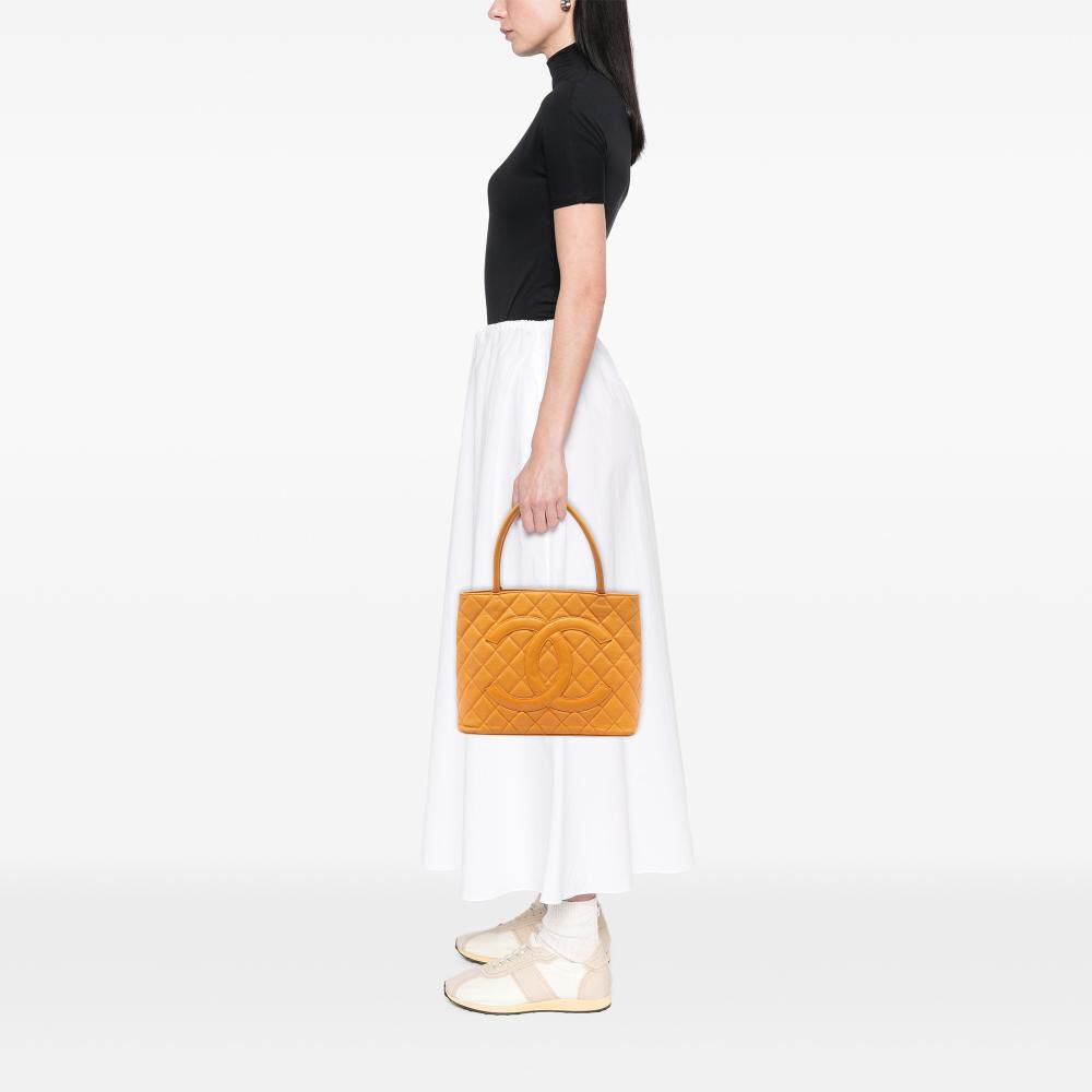 Chanel Medaillon