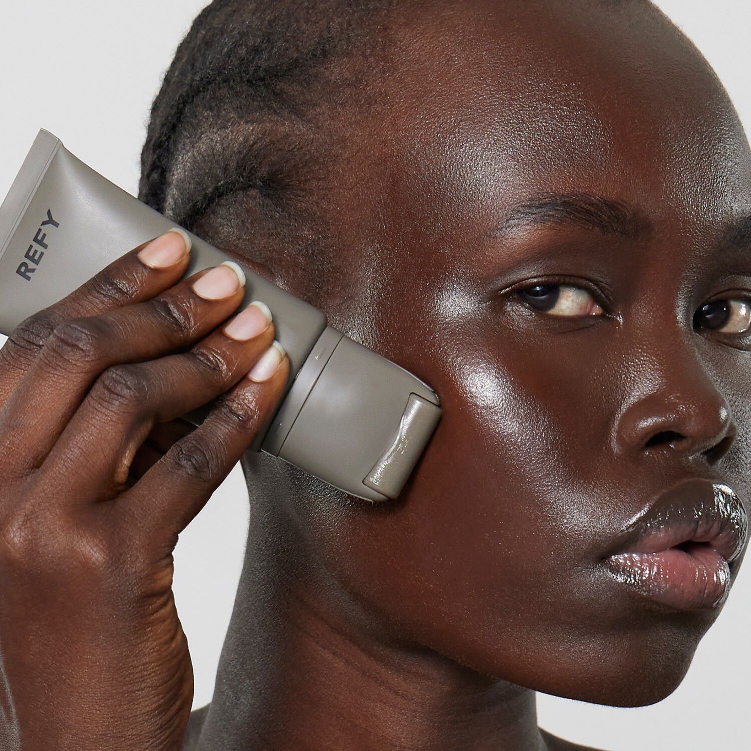 Glow & Sculpt Primer  &Aring;terfuktande serumbas med niacinamid