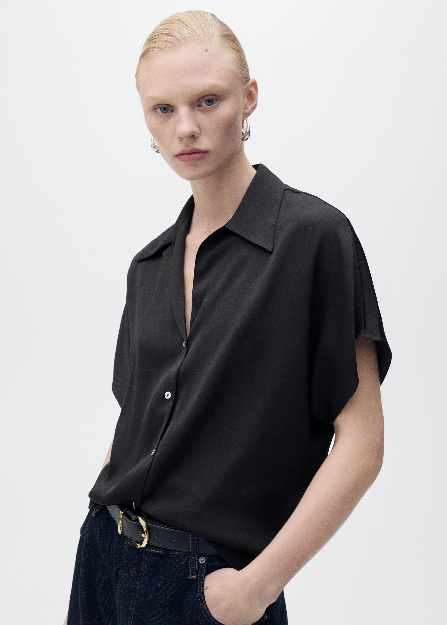 Short-sleeved satin shirt