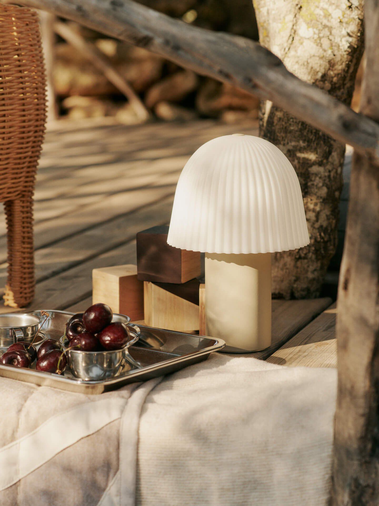 Frill Portable Lamp - Cashmere/White