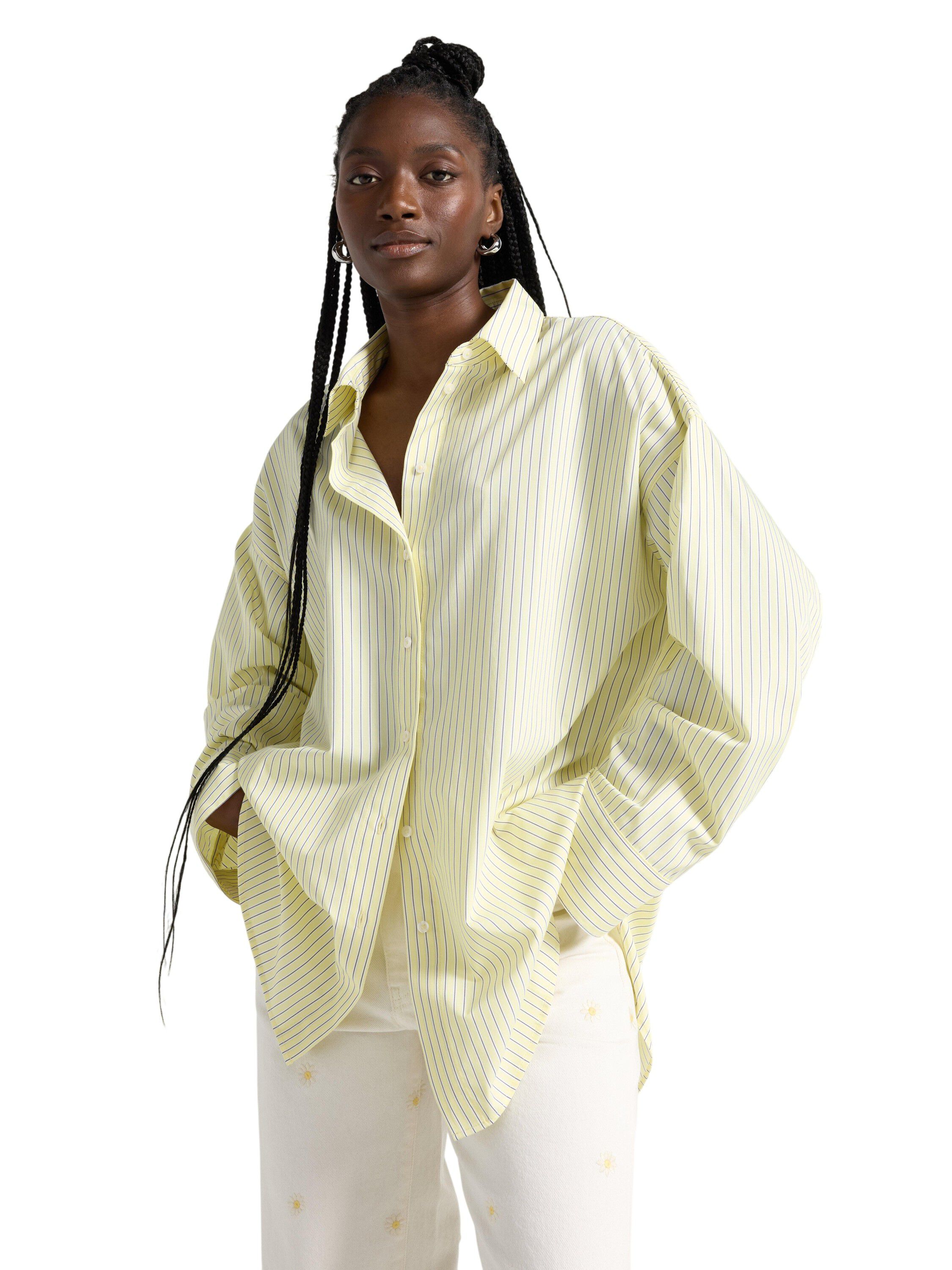 Shirt with long sleeves and an open