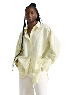 Shirt with long sleeves and an open