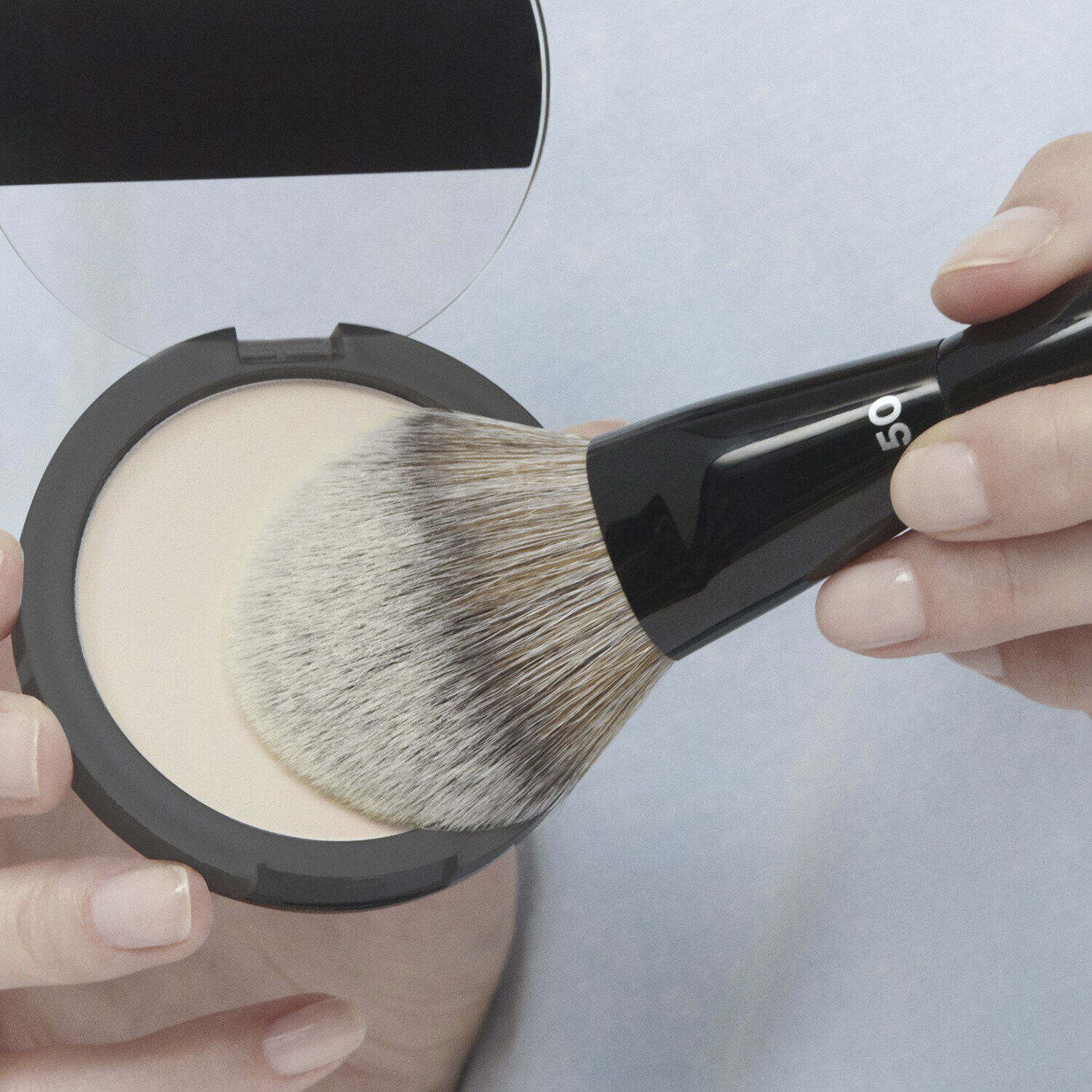 Poudre Matifiante Et Fixante 12h - Ett h&aring;llbart och mattg&ouml;rande puder