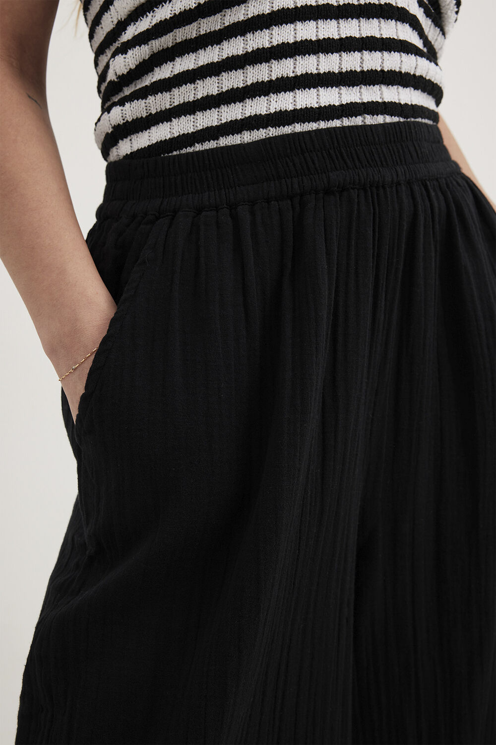 Structured Flowy Elastic Waist Pants