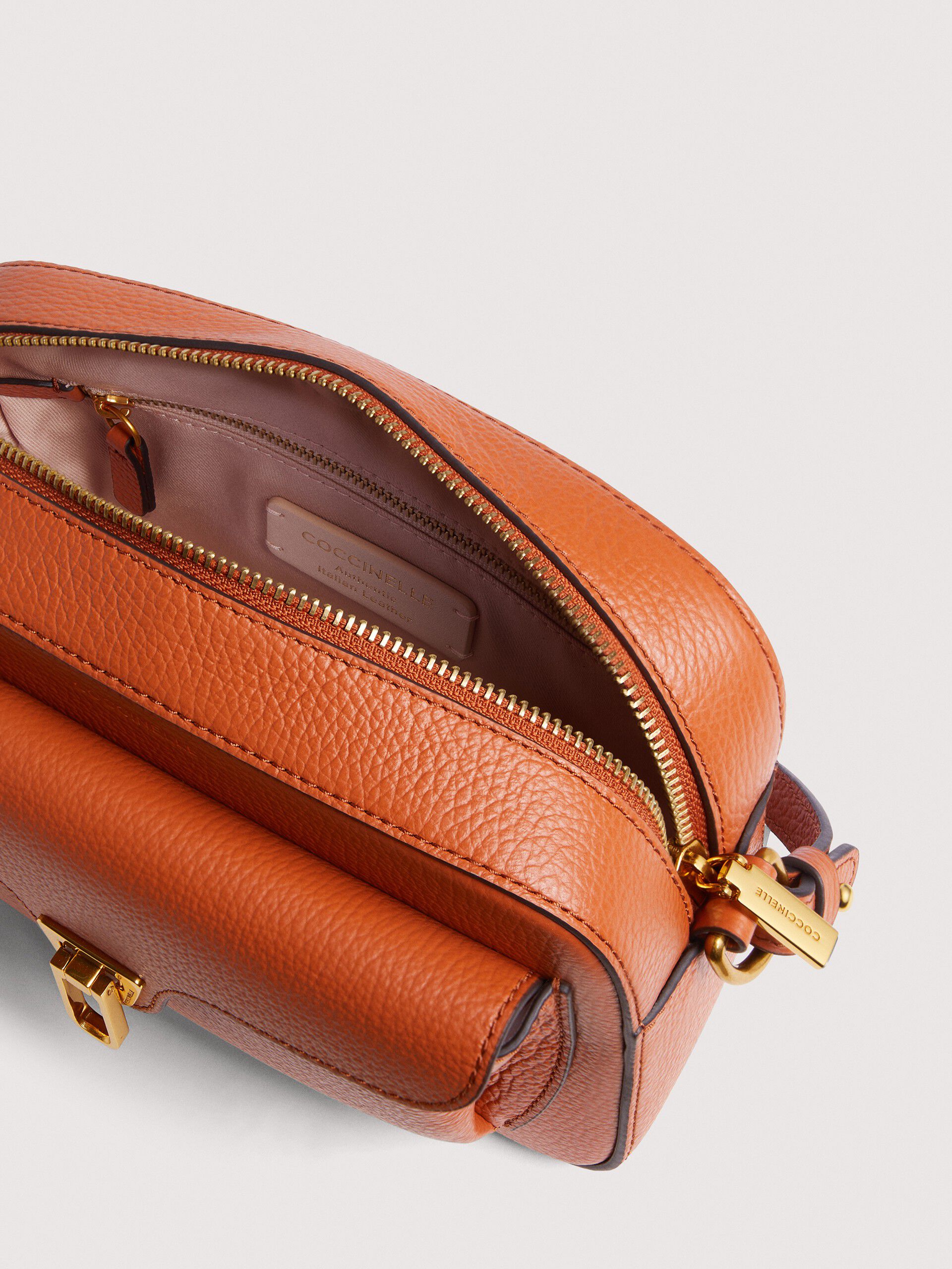 COCCINELLE BEAT SOFT