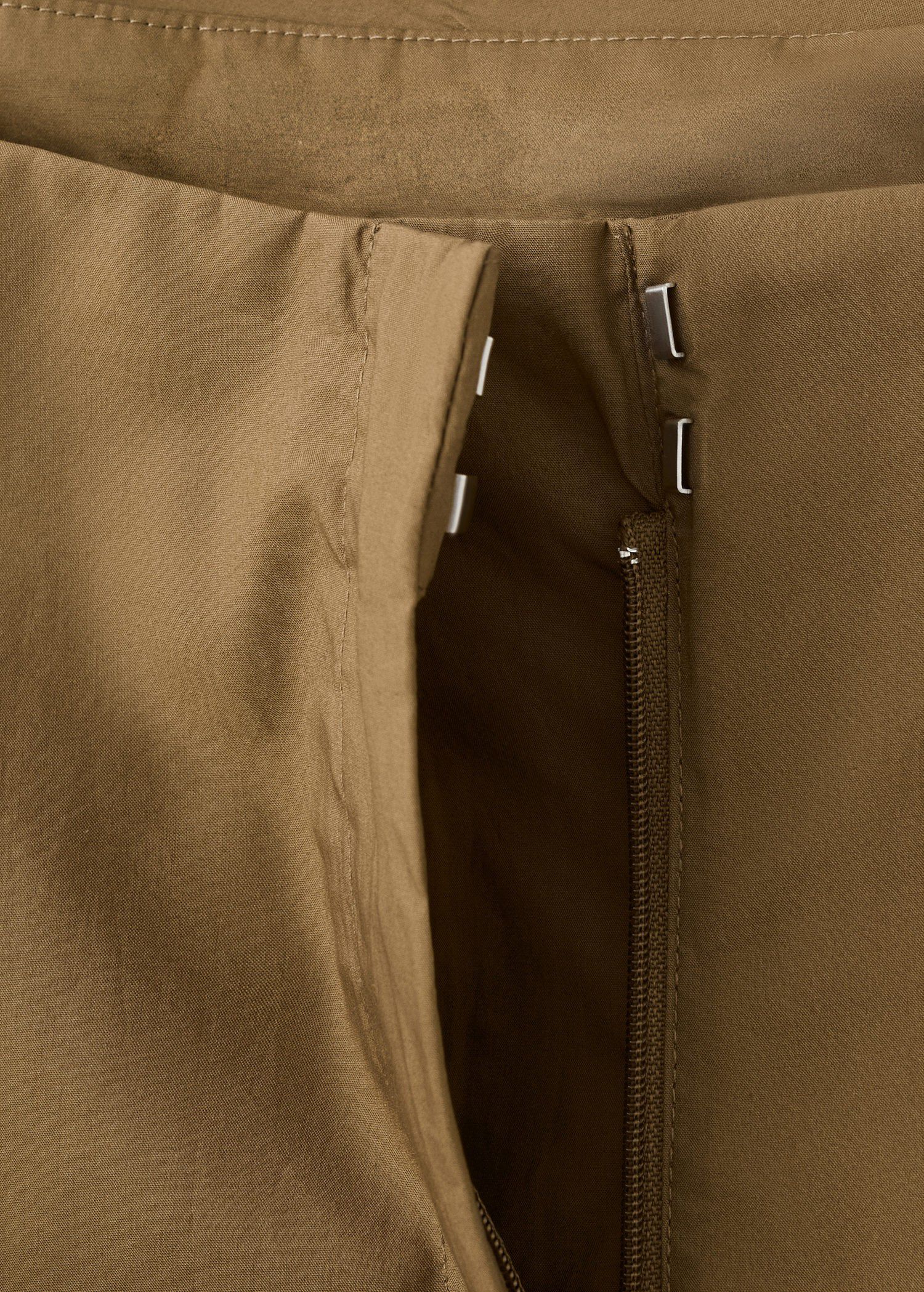 Straight-leg trousers with detachab