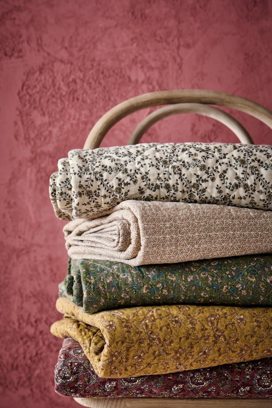 Quilt mustard m/gr&oslash;nne, gr&aring; og brune