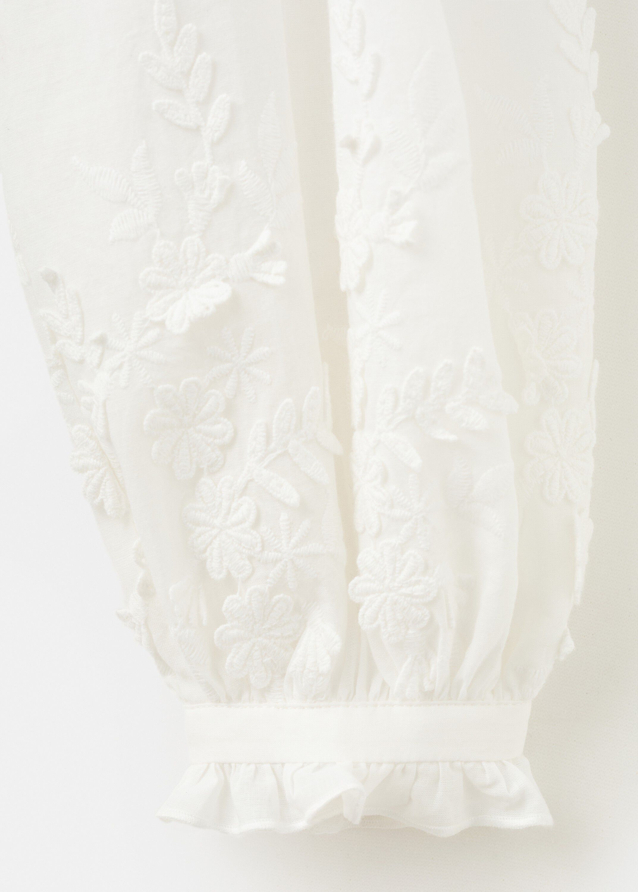 Floral embroidery blouse