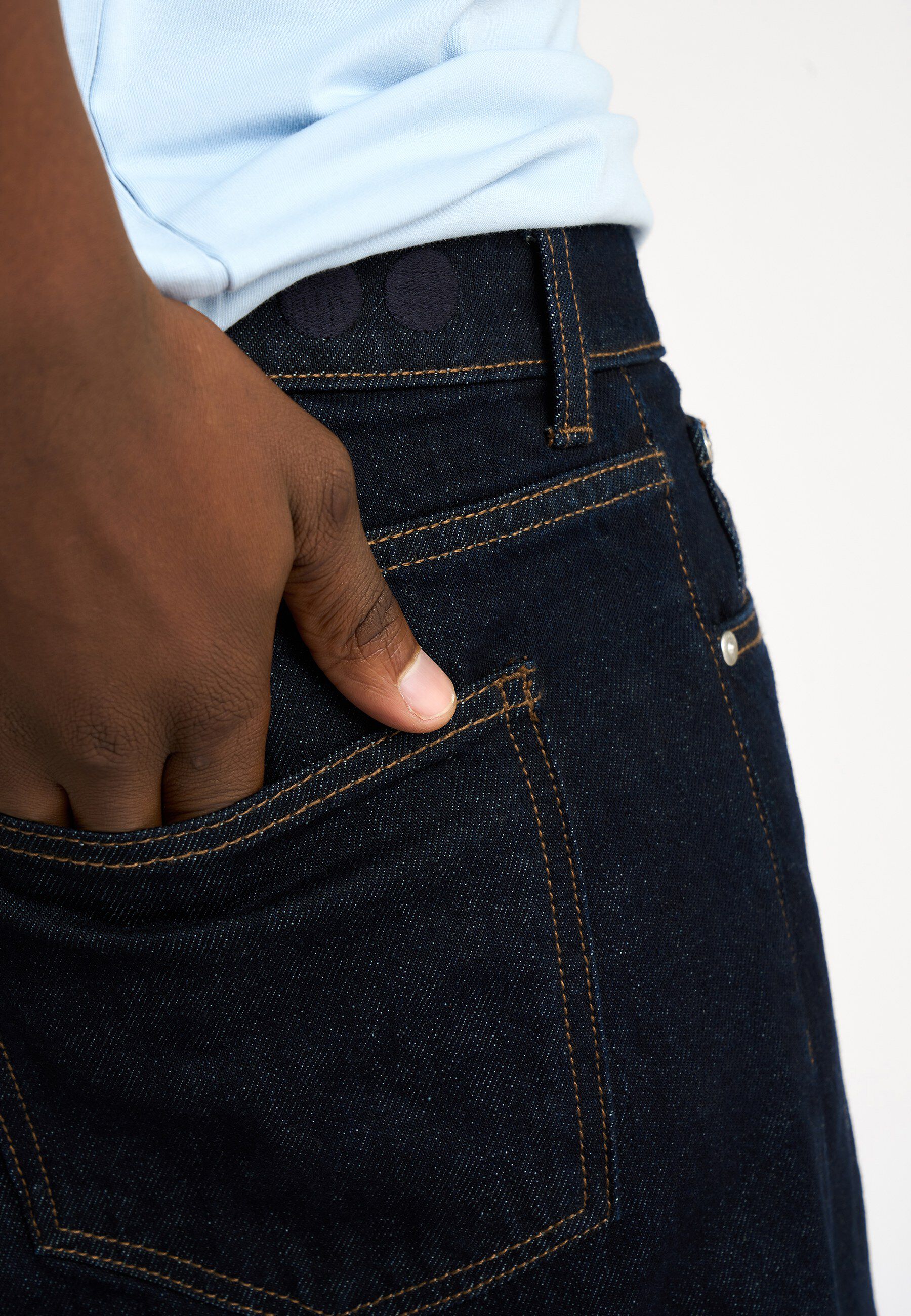 RTOWEN LOOSE FIT JEANS.