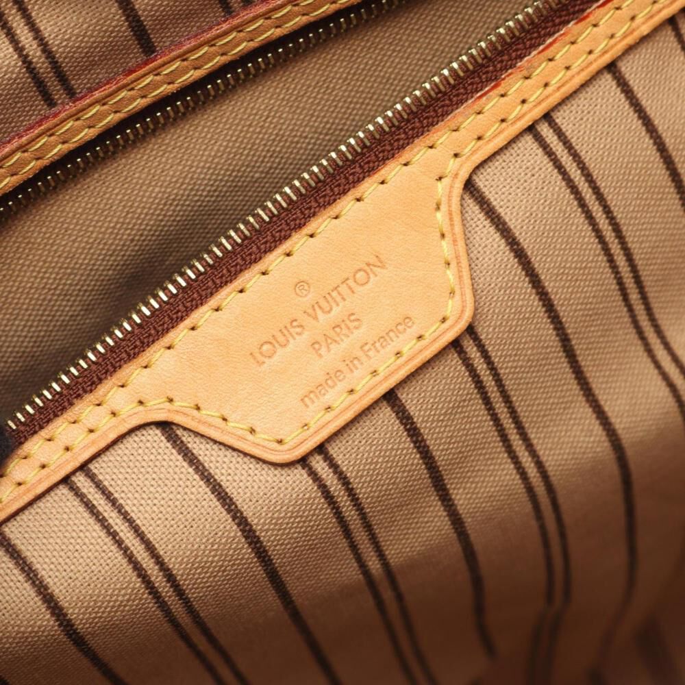 Louis Vuitton Shoulder Bags