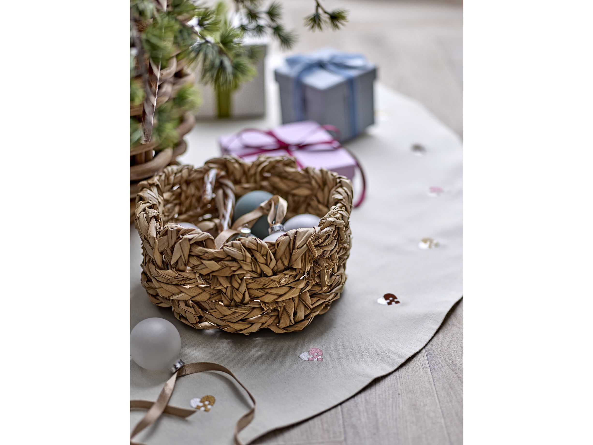 Julgransmatta dia110 Christmas Hearts Embroidery Rose