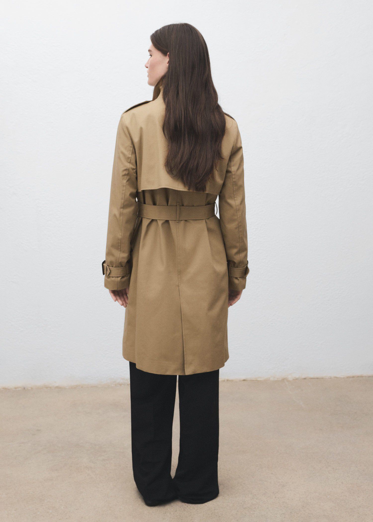 TRENCH COAT. -- POLANA