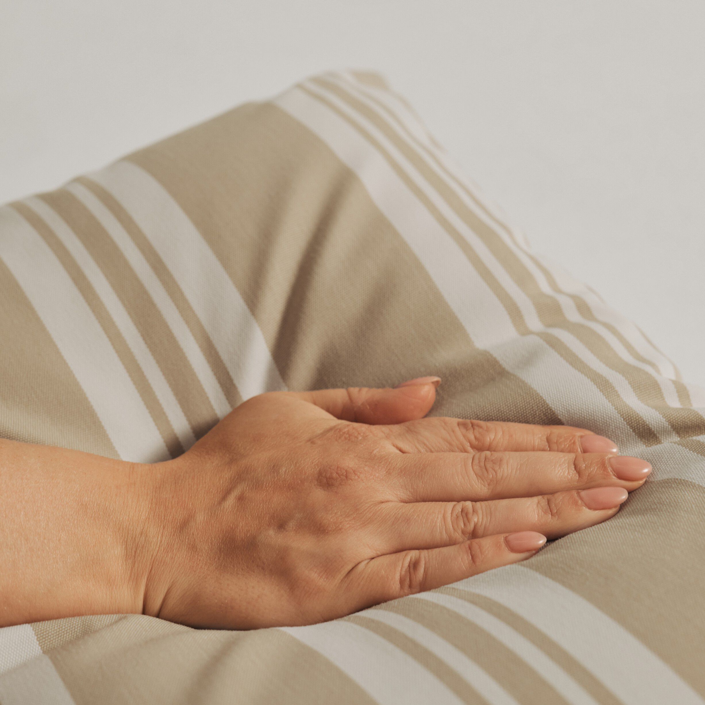 Fossflakes utomhuskudde 40x60 cm. Beige randig