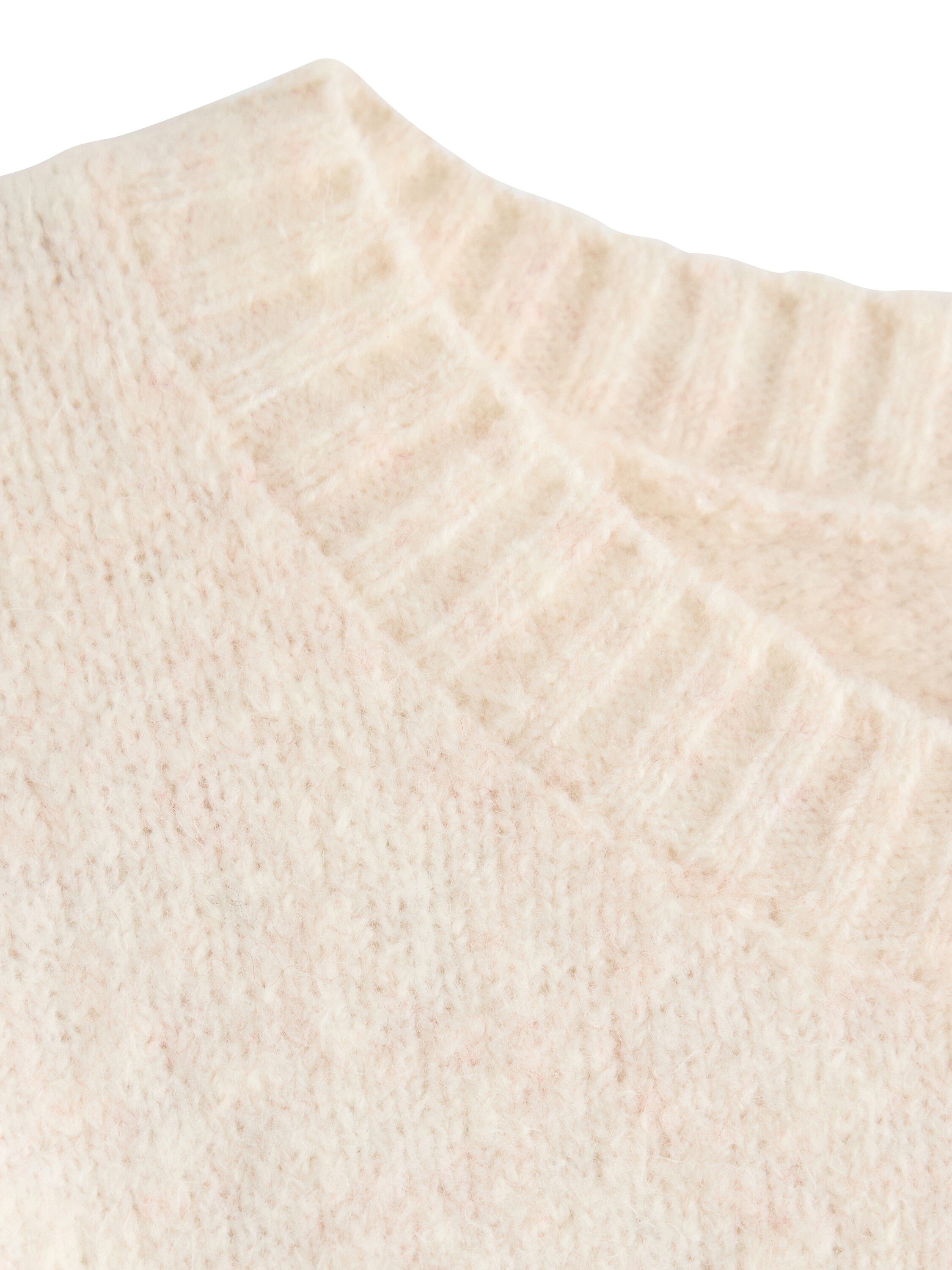 Soft, knitted jumper with long slee