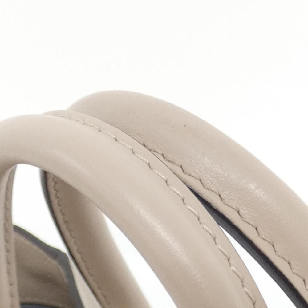 Louis Vuitton On My Side