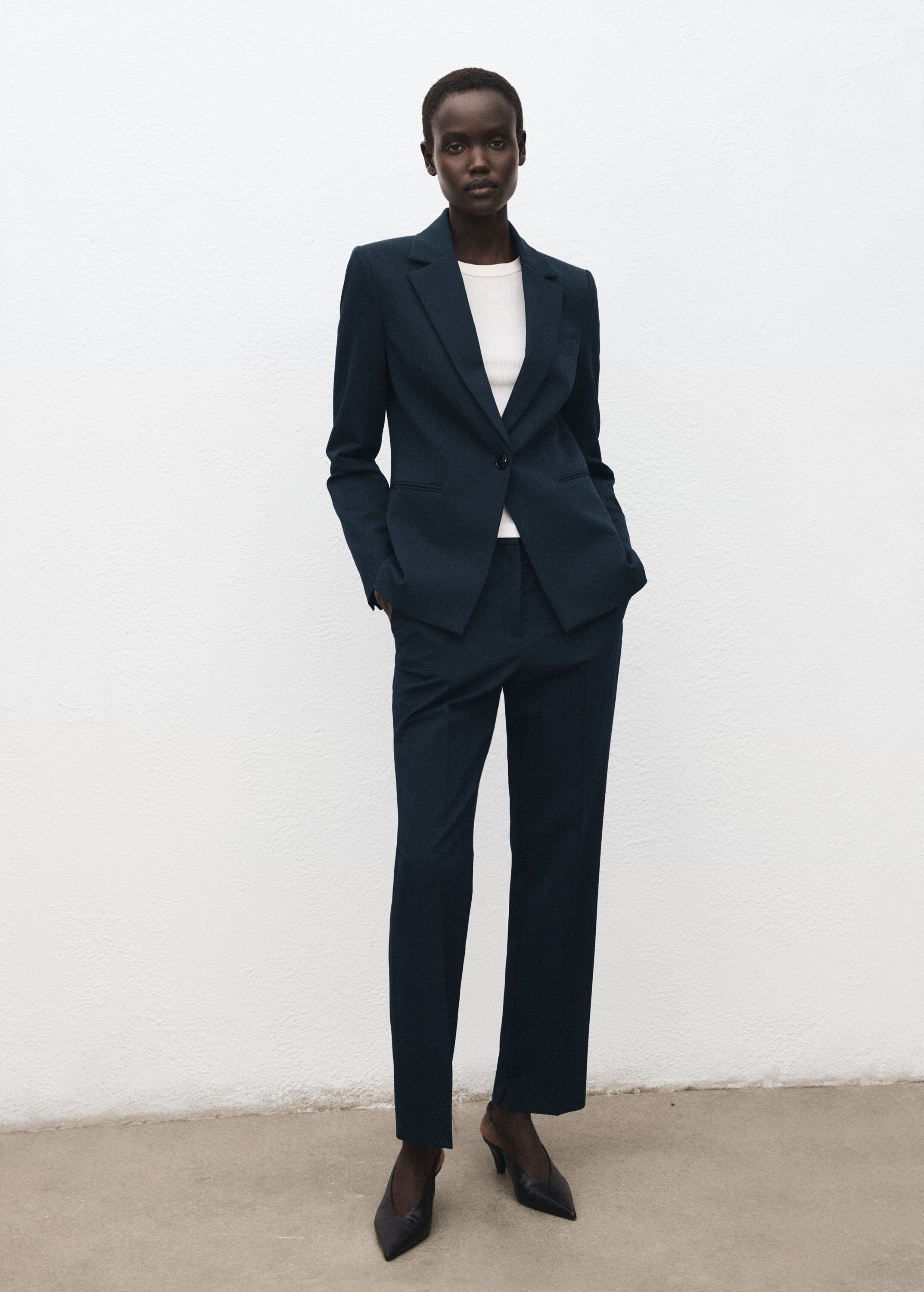 Fitted suit blazer
