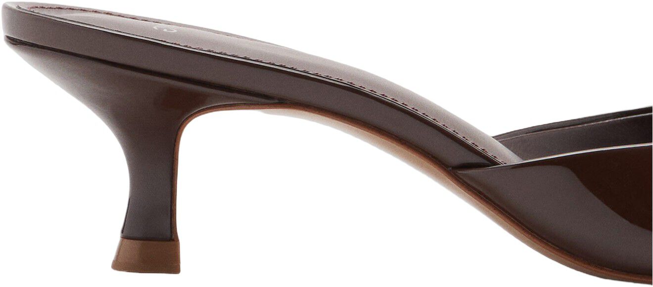 Pointed heel sandals