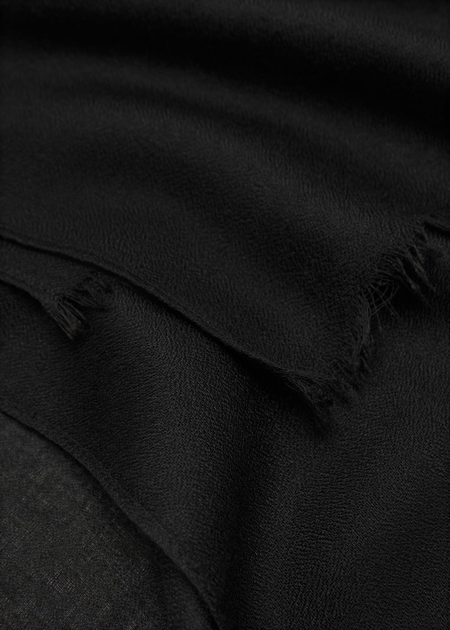 Plain scarf with frayed ends