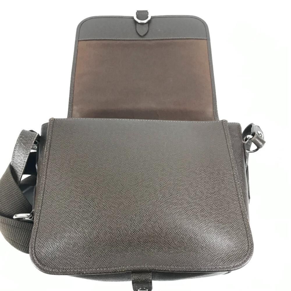 Louis Vuitton Messenger