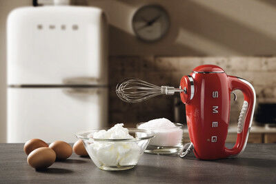 Smeg HMF01RDEU h&aring;ndmixere creme