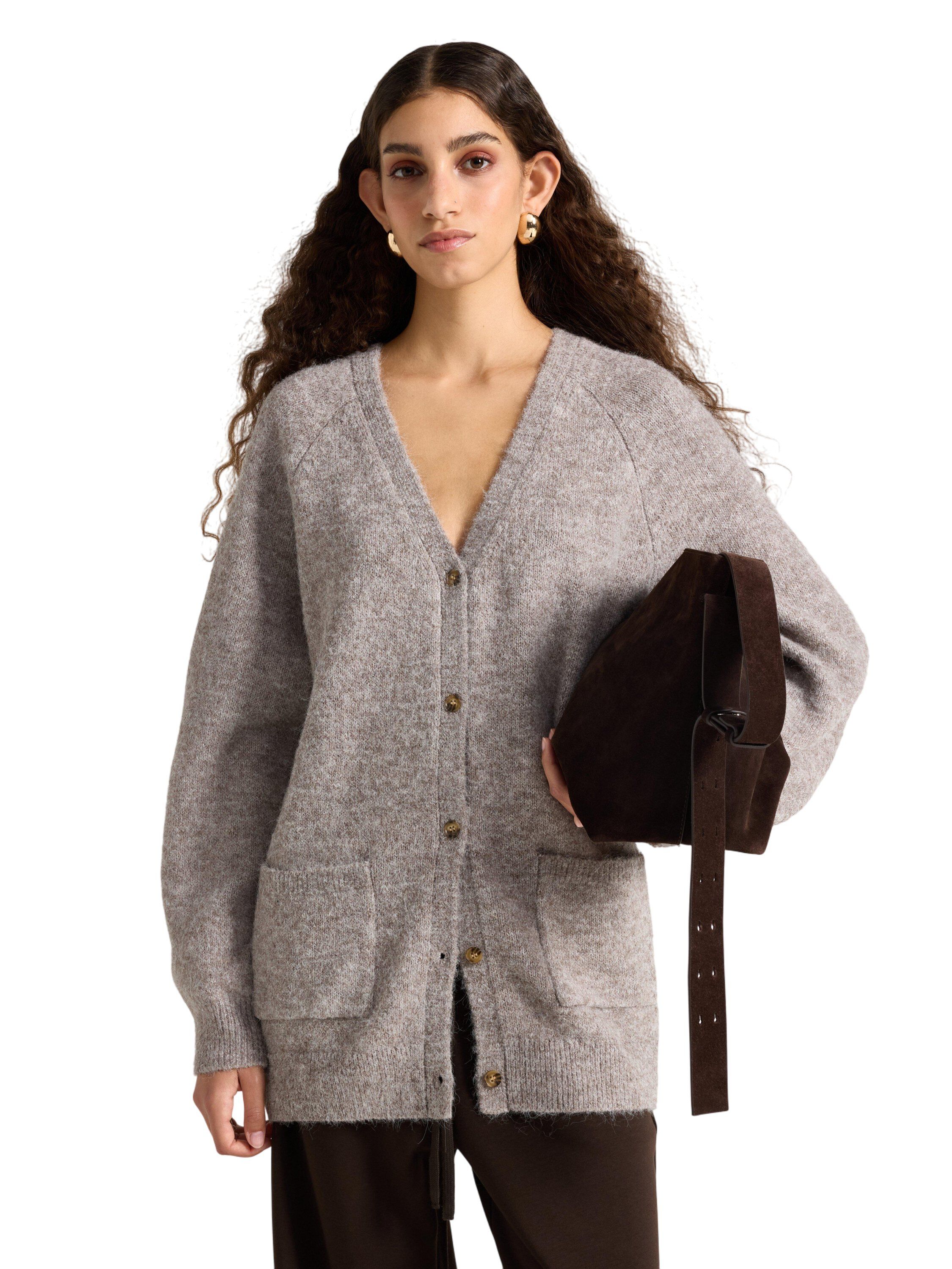 Strikket cardigan med en lidt l&aelig;nge