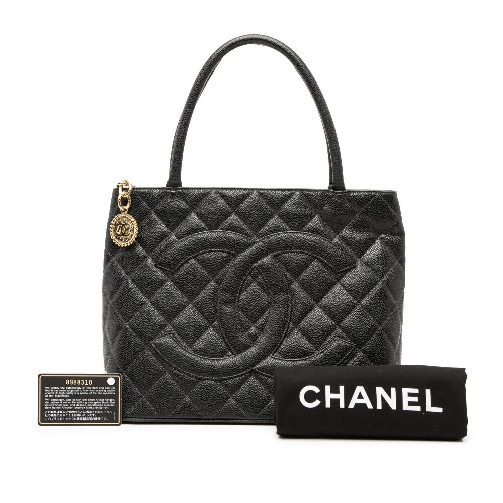 Chanel Medaillon