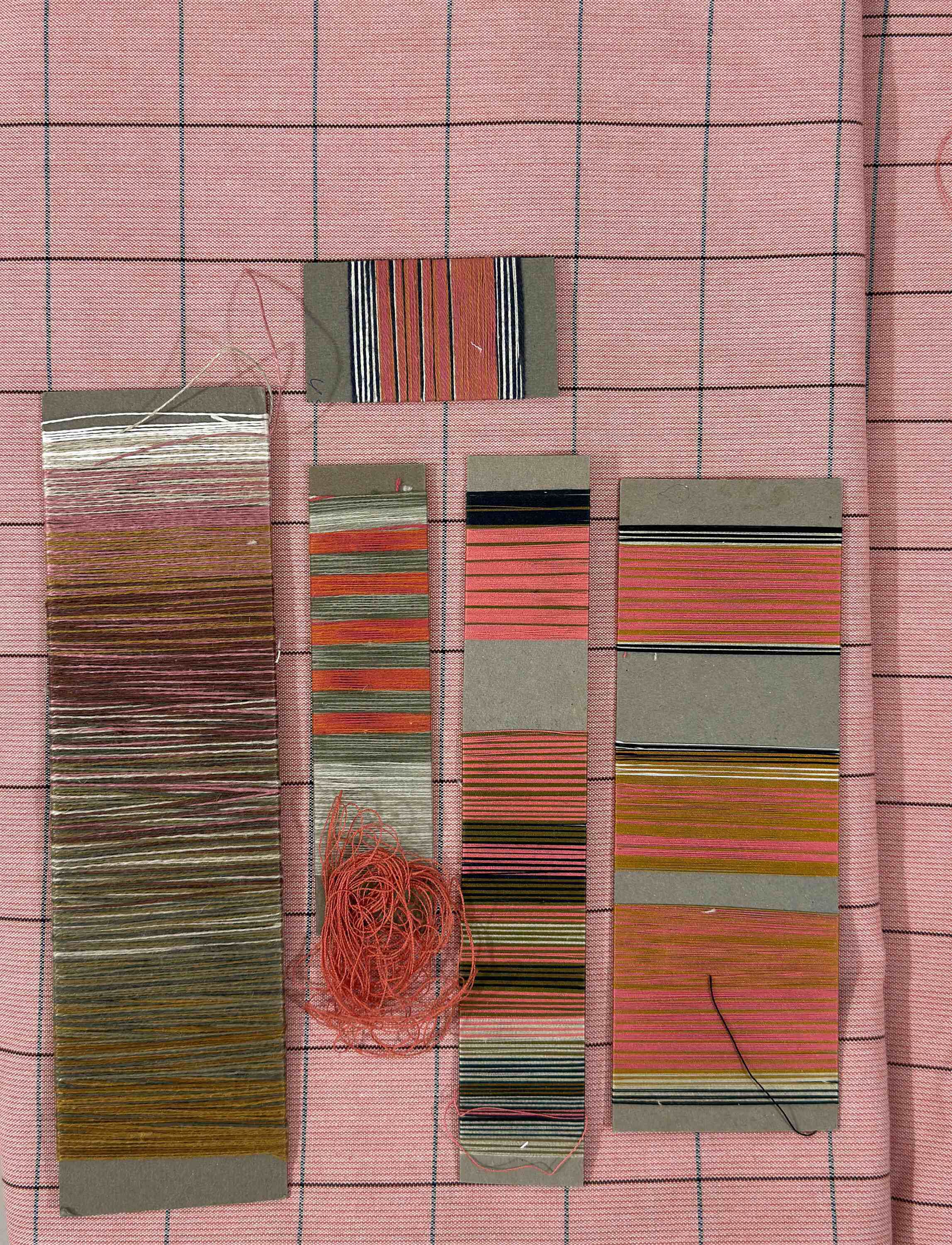Vibeke Klint bordstablett neutral linje 33x48 cm red