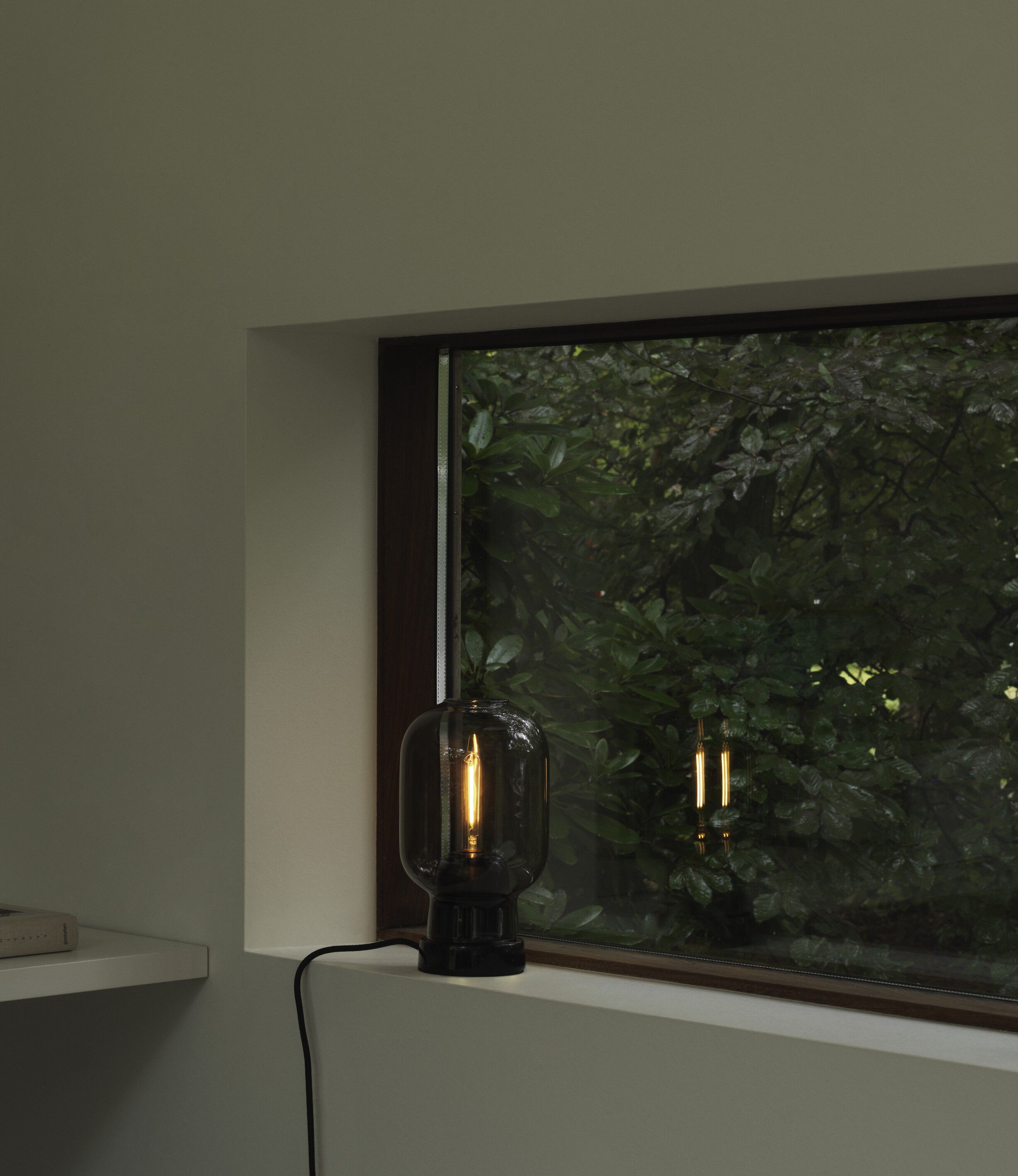 Amp bordslampa smoke/svart