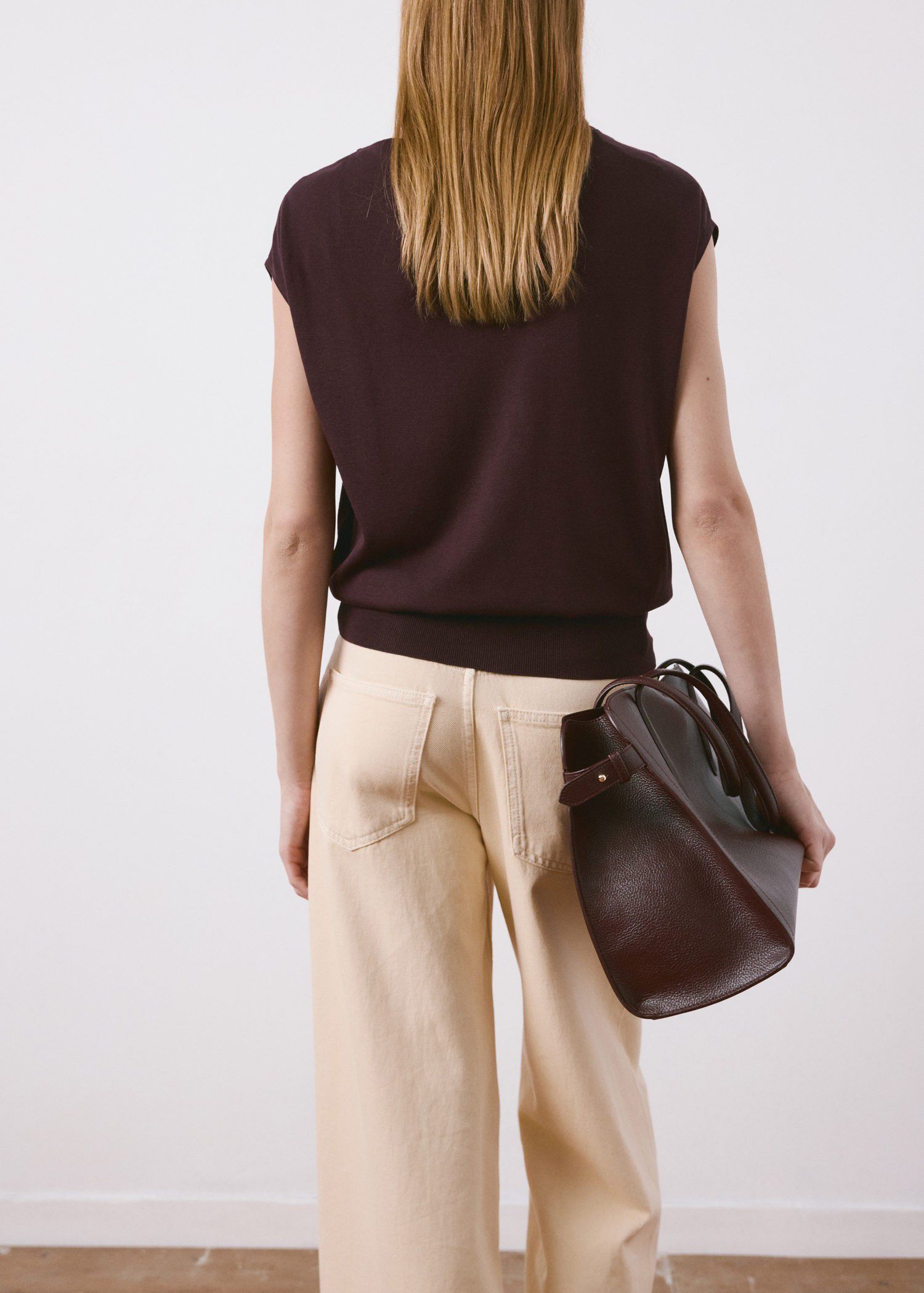 Short-sleeved knitted sweater