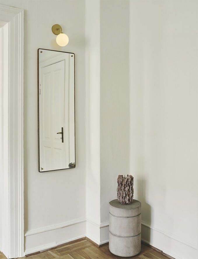 Apiales Wall, brushed brass / opal