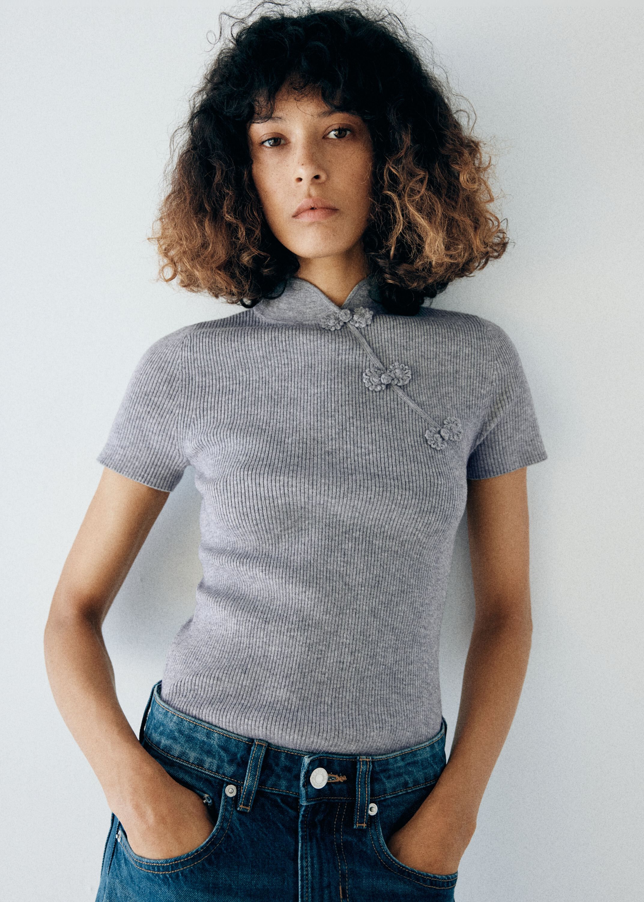 Ribbed knitted jumper with frog clo