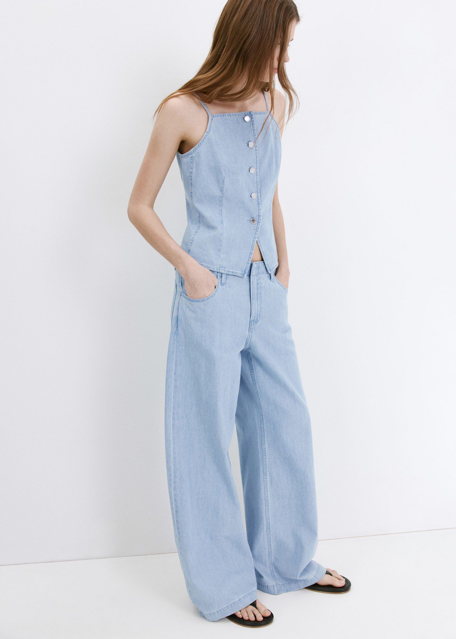 Wide leg mid-rise jeans