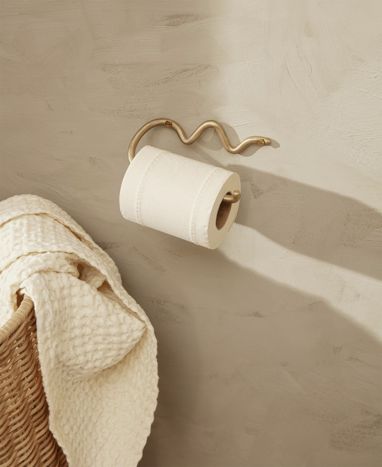 Curvature Toilet Paper Holder - Brass
