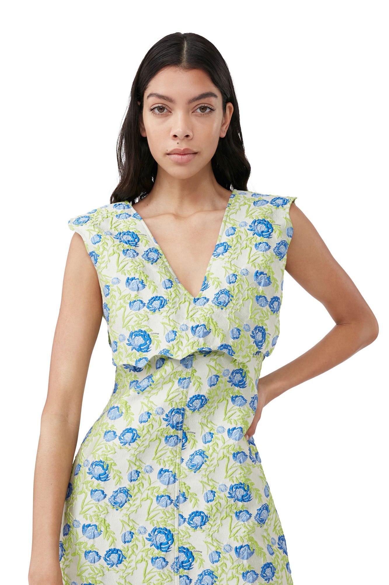 L&aring;ngkl&auml;nning med rhythm-krage i 3D Jacquard