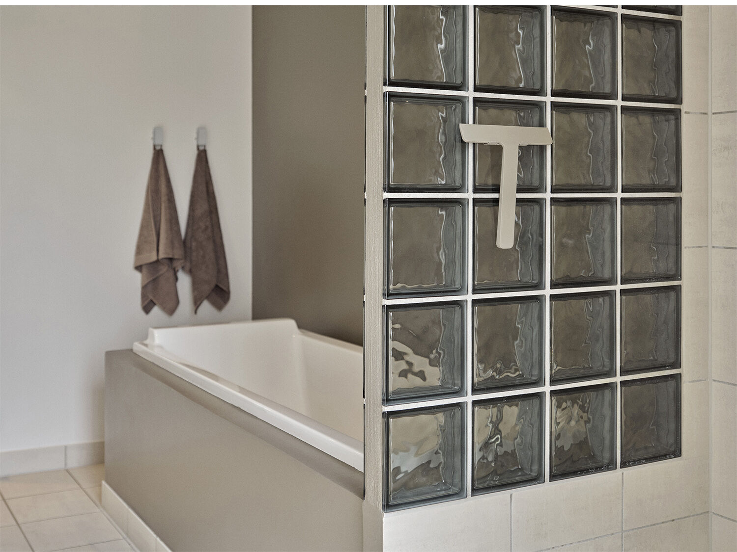 Skrapa m h&aring;llare Ume Taupe