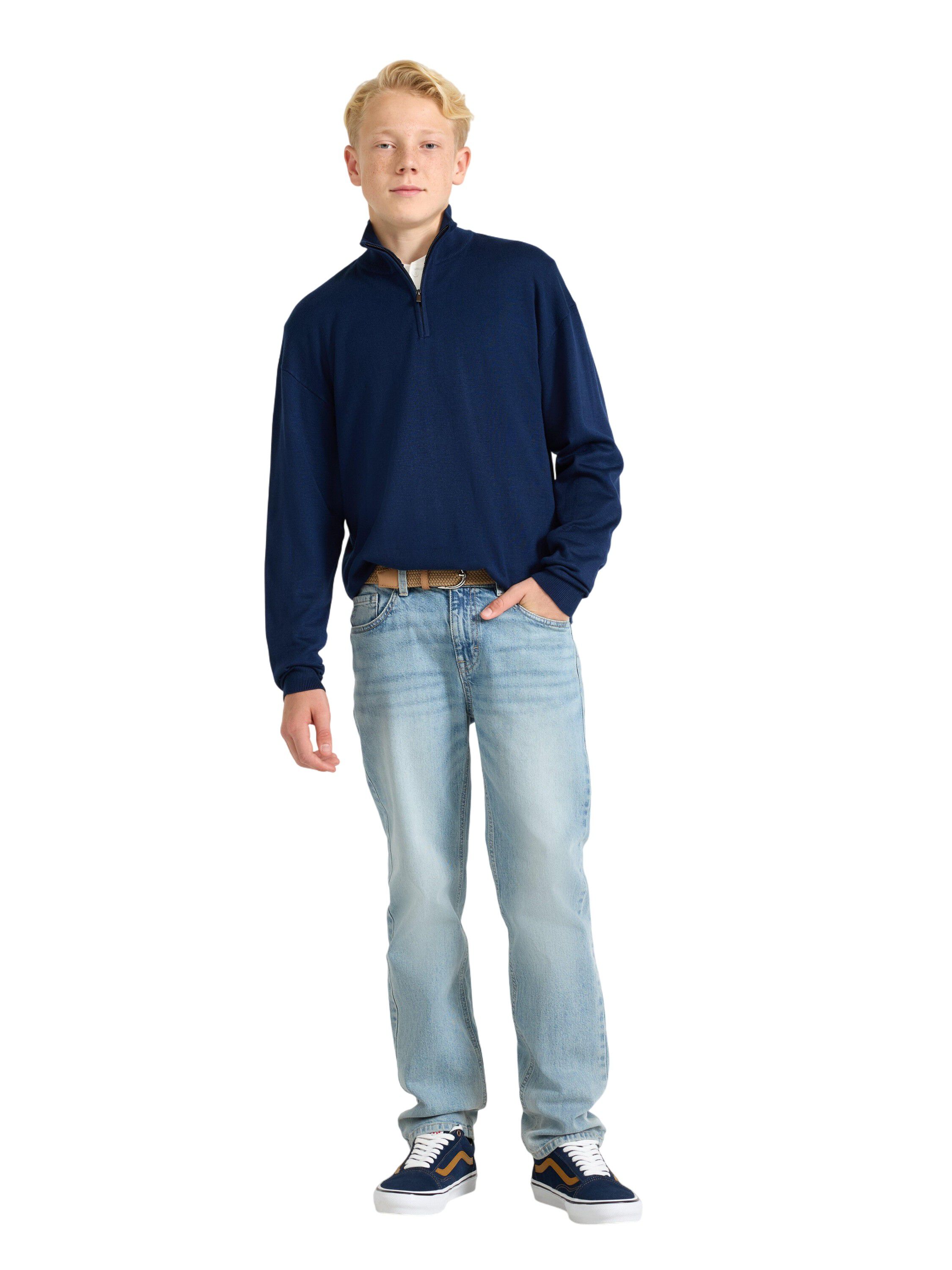 Soft knitted jumper with half-zip t