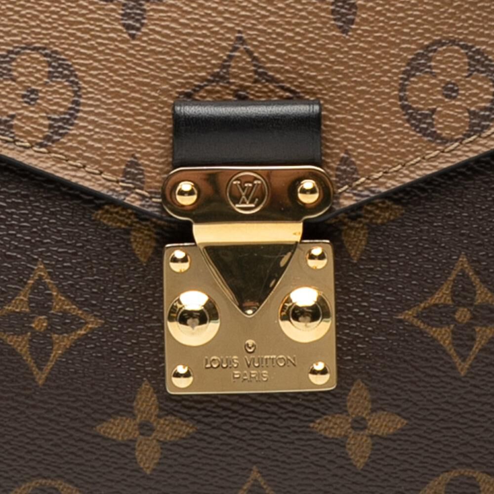 Louis Vuitton Shoulder Bags