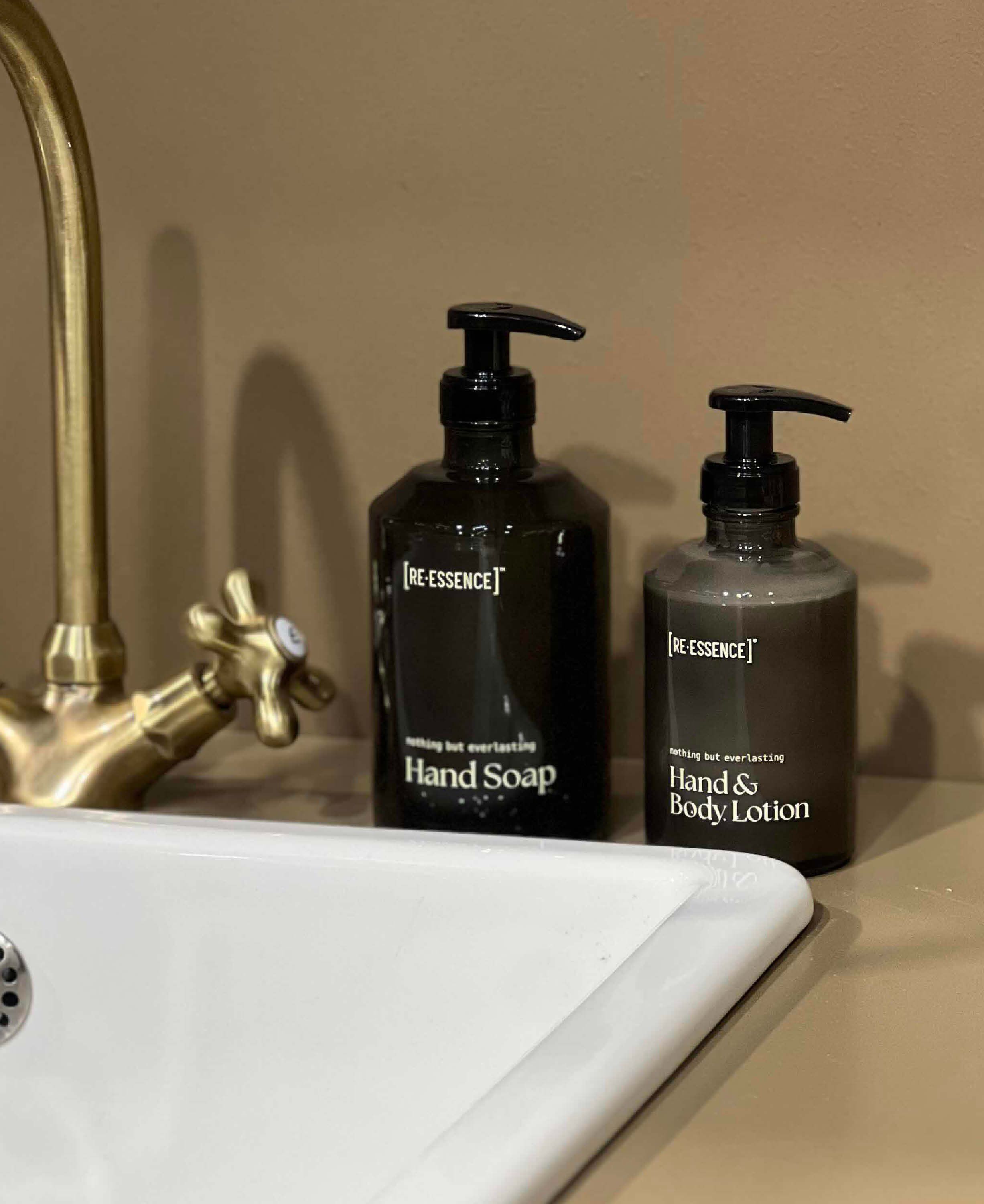 Hand & Body Lotion i glasdispenser (Citrongr&aelig;s/Rosmarin/Cedertr&aelig;)