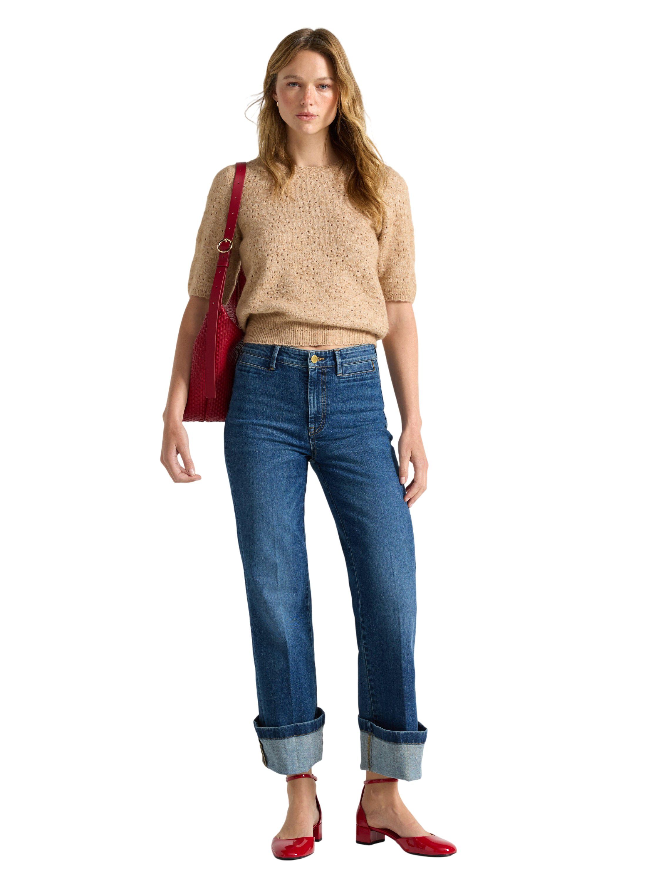 Mjuk, kort&auml;rmad tr&ouml;ja med ett hel