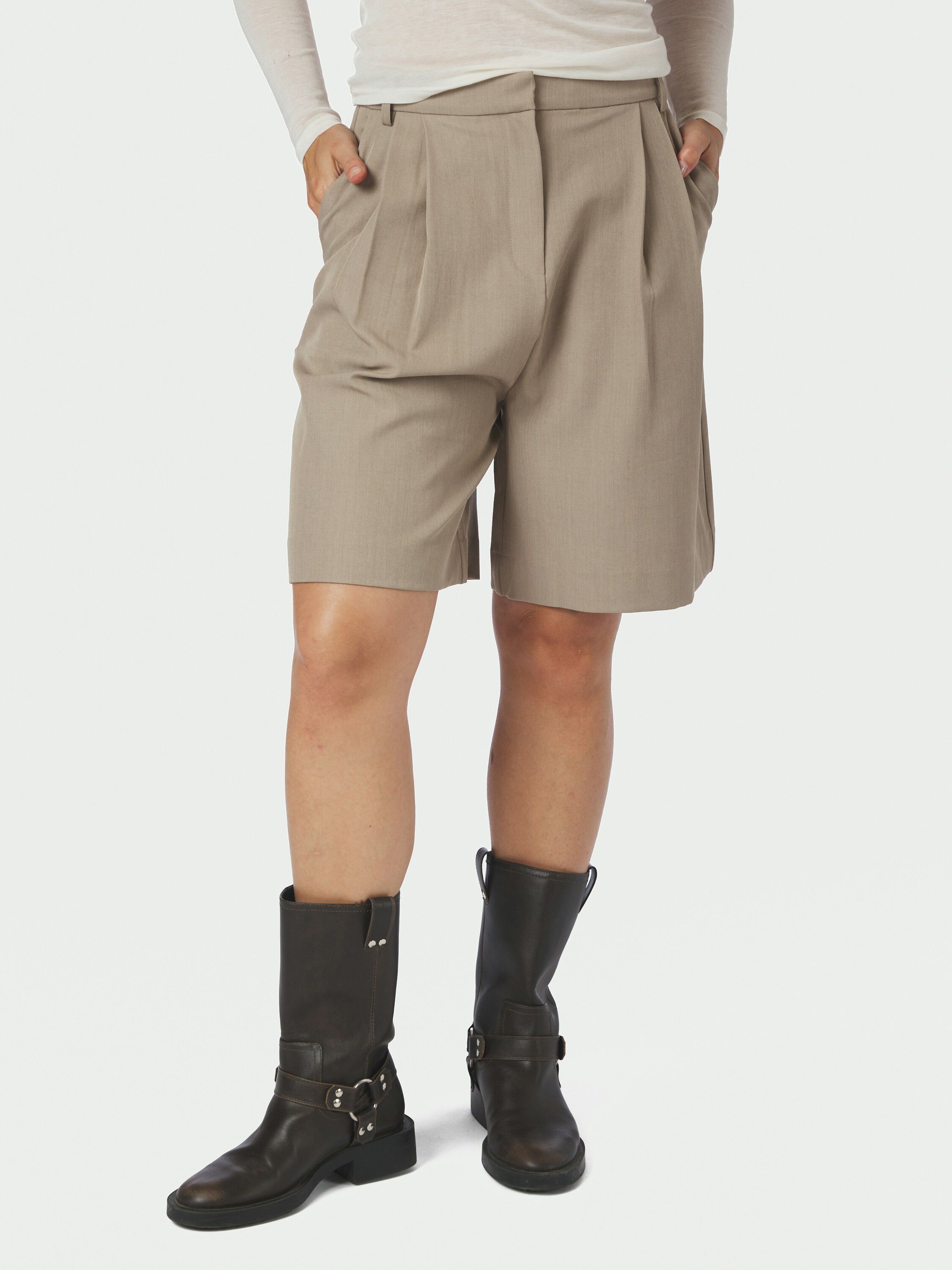 Shorts i nikastruktur