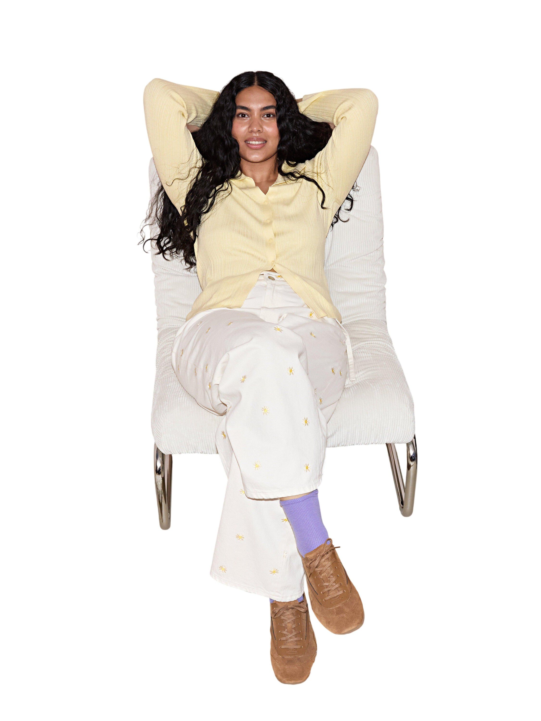 Tynn, ribbestrikket cardigan med v-