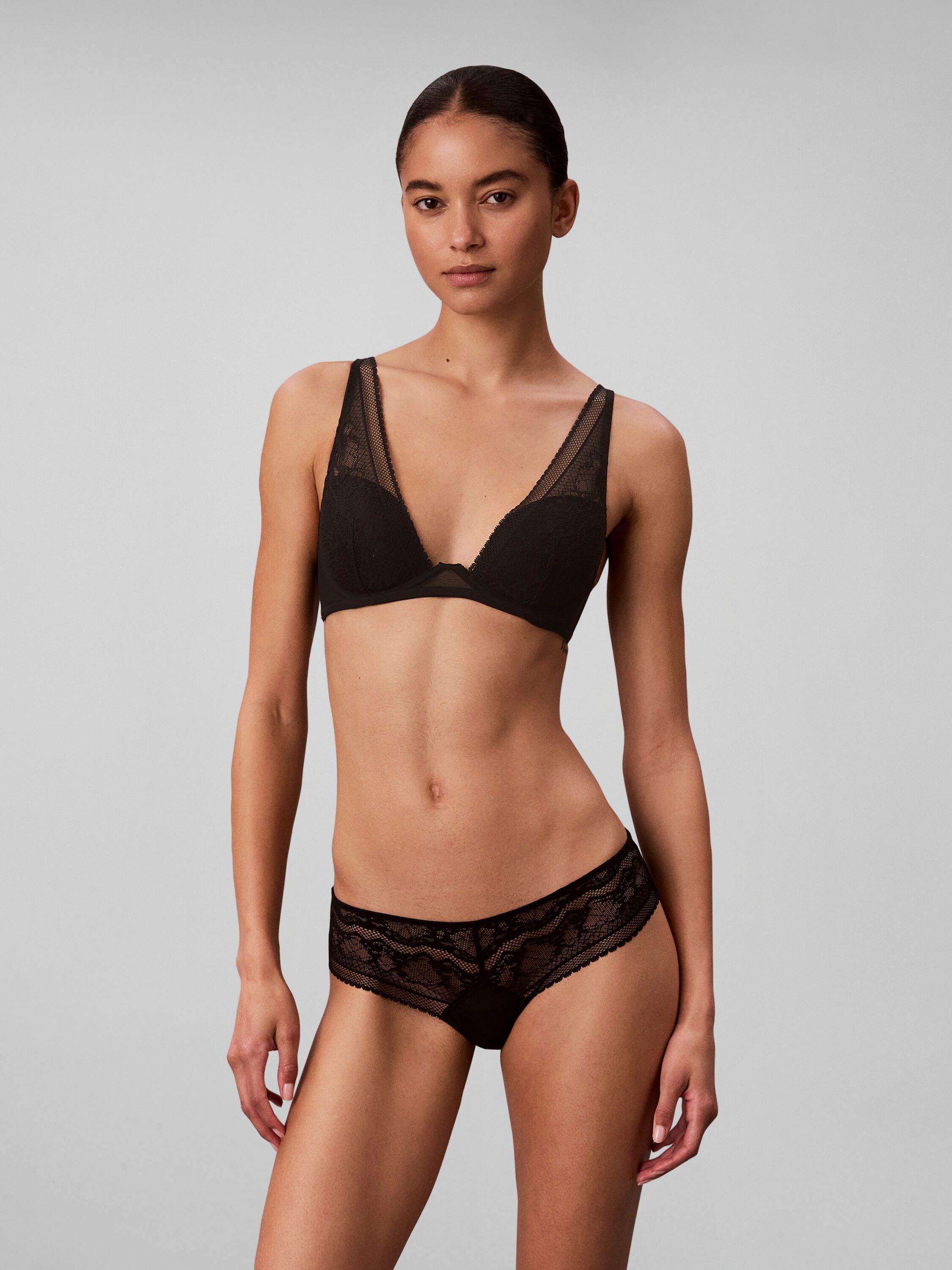 LIGHTLY LINED PLUNGE