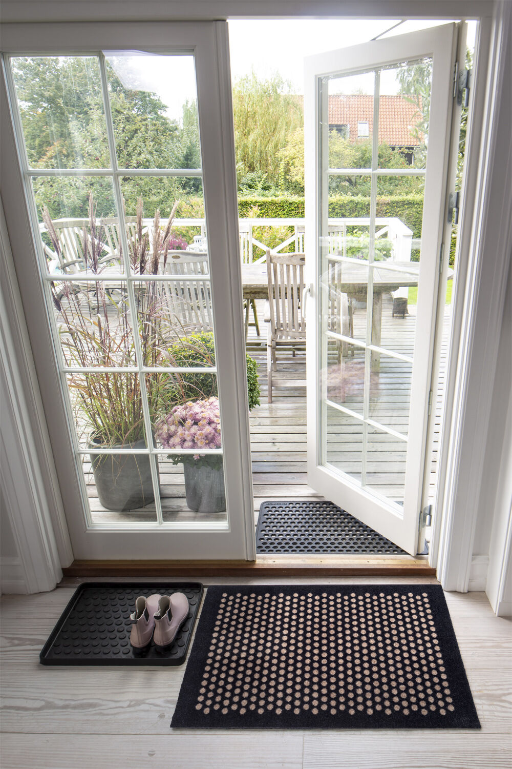 M&aring;tte 60x90 cm, dot sort/sand