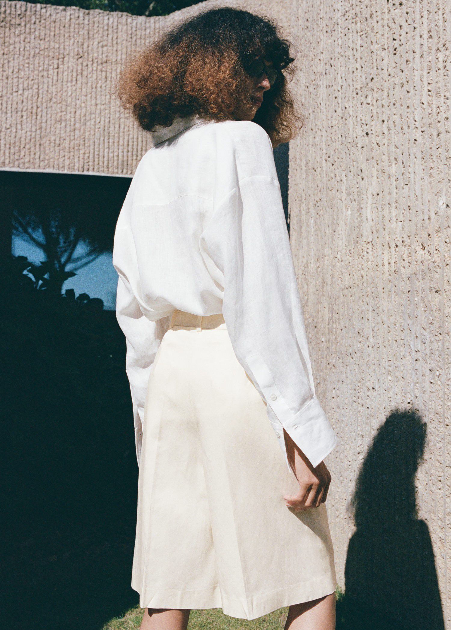 Straight linen Bermuda shorts