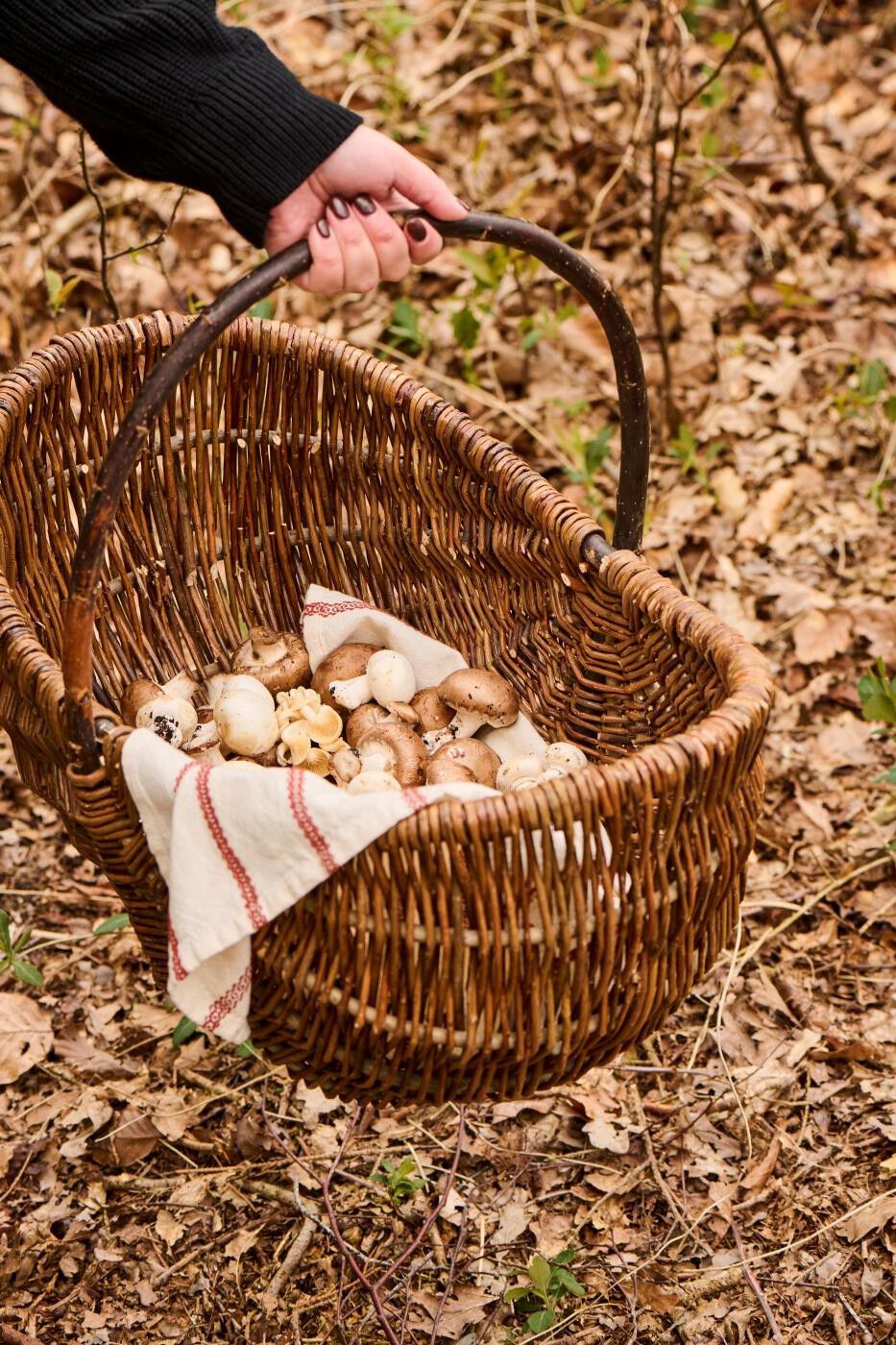 Kurv oval m/hank p&aring; tv&aelig;rs ubarket pil