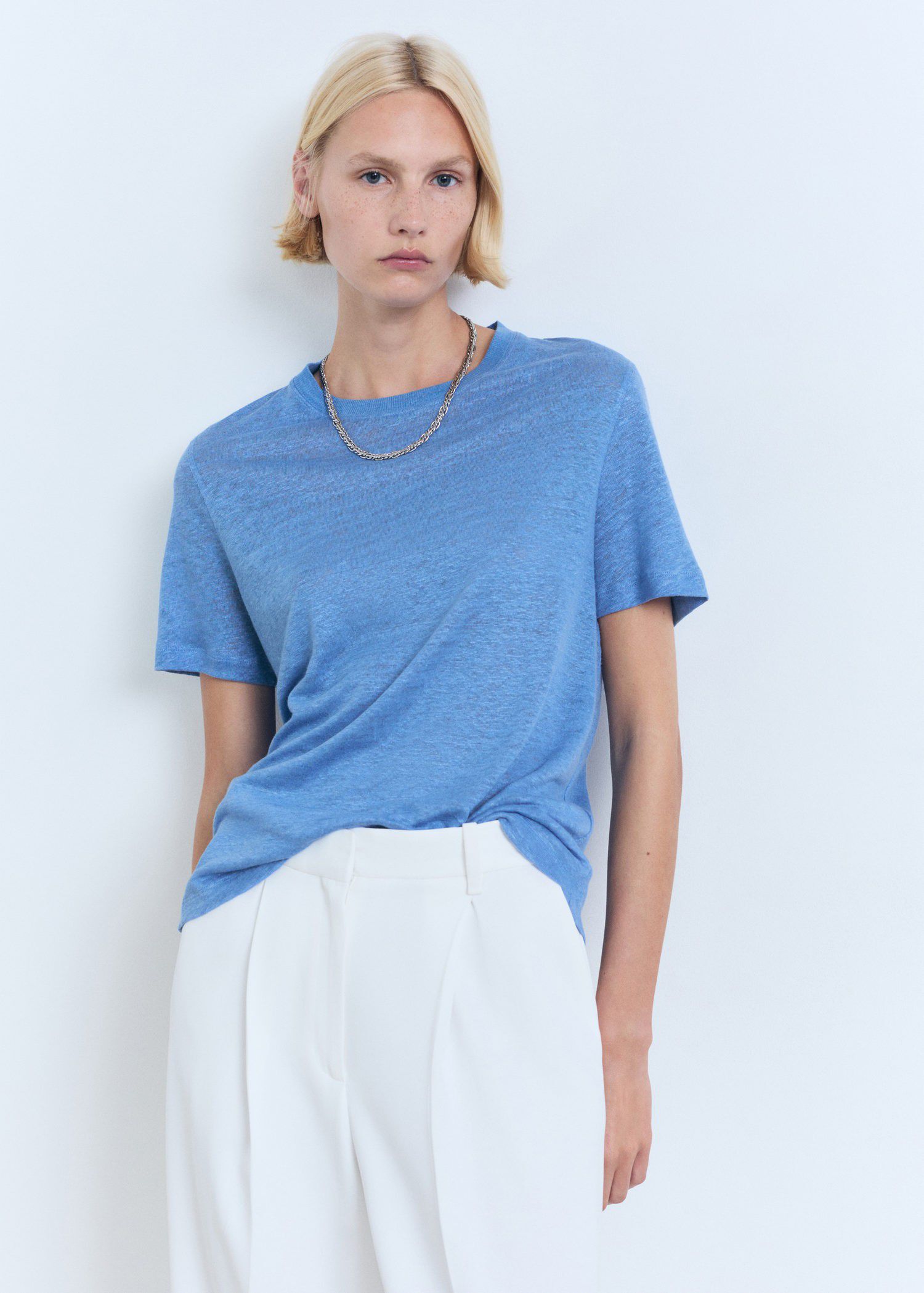 Short-sleeved linen t-shirt