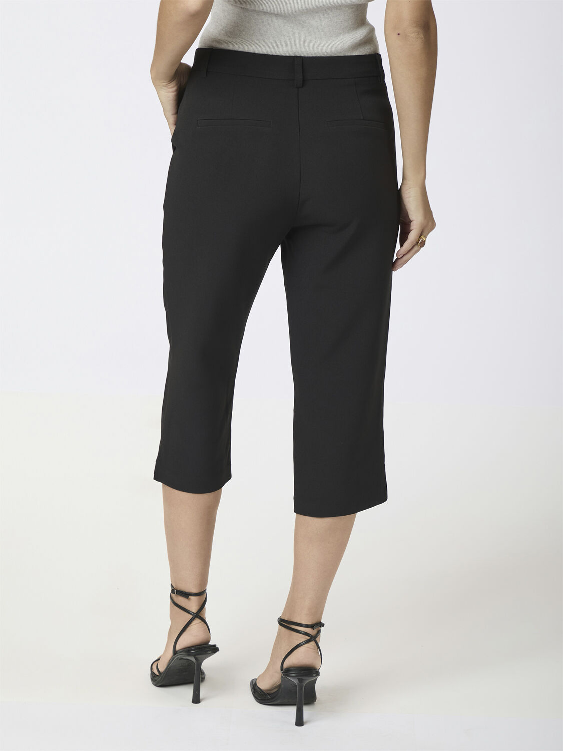 Tasia Suit Capri Pants